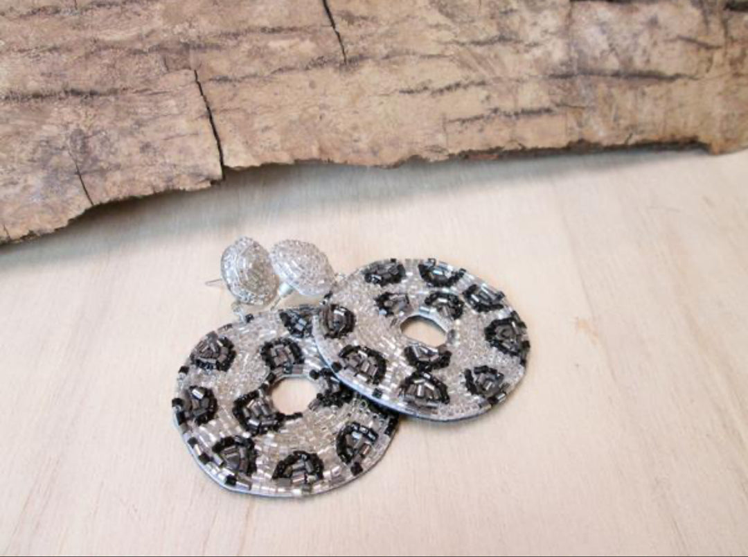 Hand beaded leopard print earrings-Black and silver