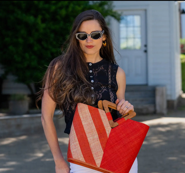 Graphic Chevron Striped Straw Handbag with Wooden Triangle Handle-Black/white