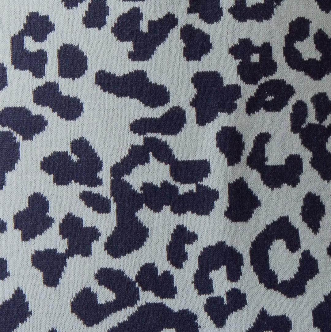 Leopard patterned 100% cotton knit throw pillow: 20"x 20" Navy blue/mist blue