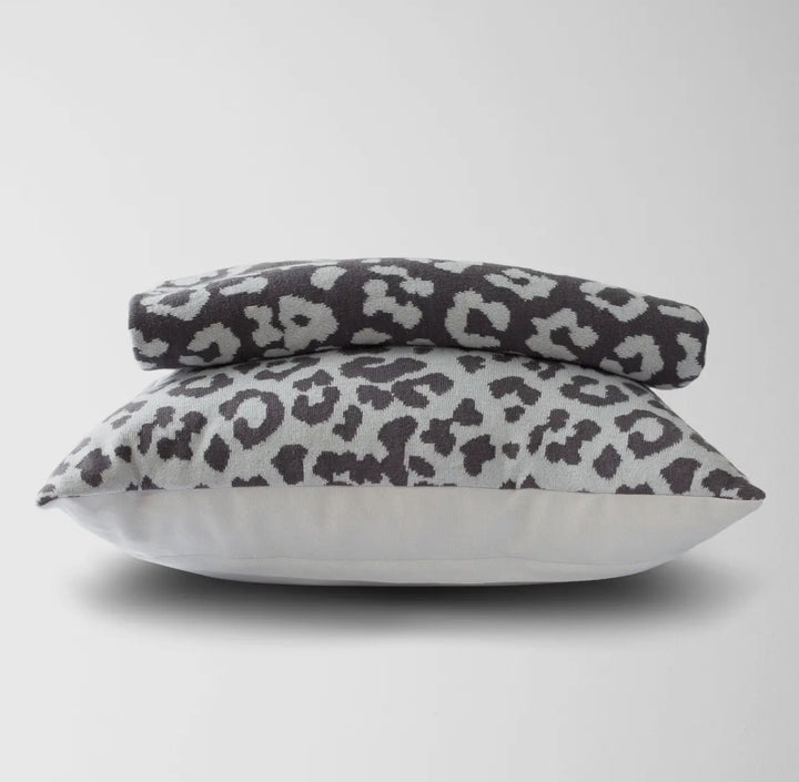 Leopard patterned knit throw blanket with matching throw pillow set: Charcoal/grey