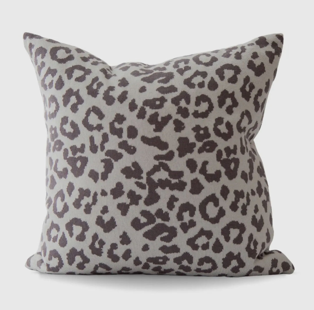 Leopard patterned knit throw blanket with matching throw pillow set: Charcoal/grey