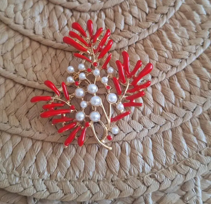 Clutch Straw Bag Handcrafted in Italy with Removable Coral Brooch-Natural