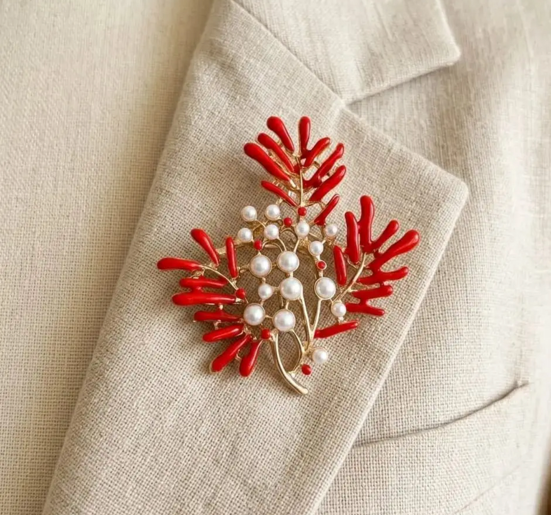 Clutch Straw Bag Handcrafted in Italy with Removable Coral Brooch-Natural